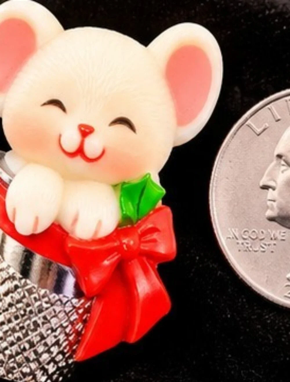 Vintage 1983 Hallmark Christmas Mouse Brooch Mouse in Thimble Holiday Pin